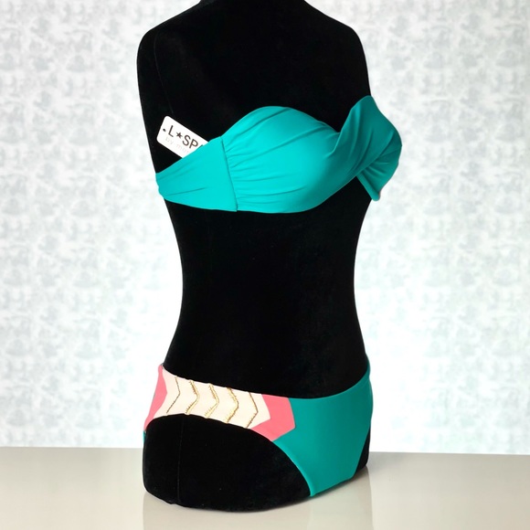 L SPACE. Bandeau twist swim top, padded cups & Bikini bottoms. Size. S. NWT. - Picture 2 of 8